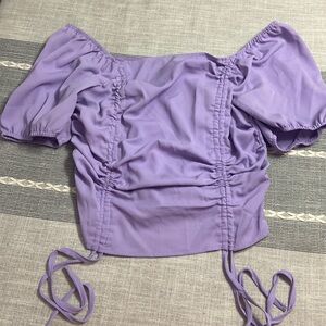 Purple ruched adjustable top. Puff sleeves.